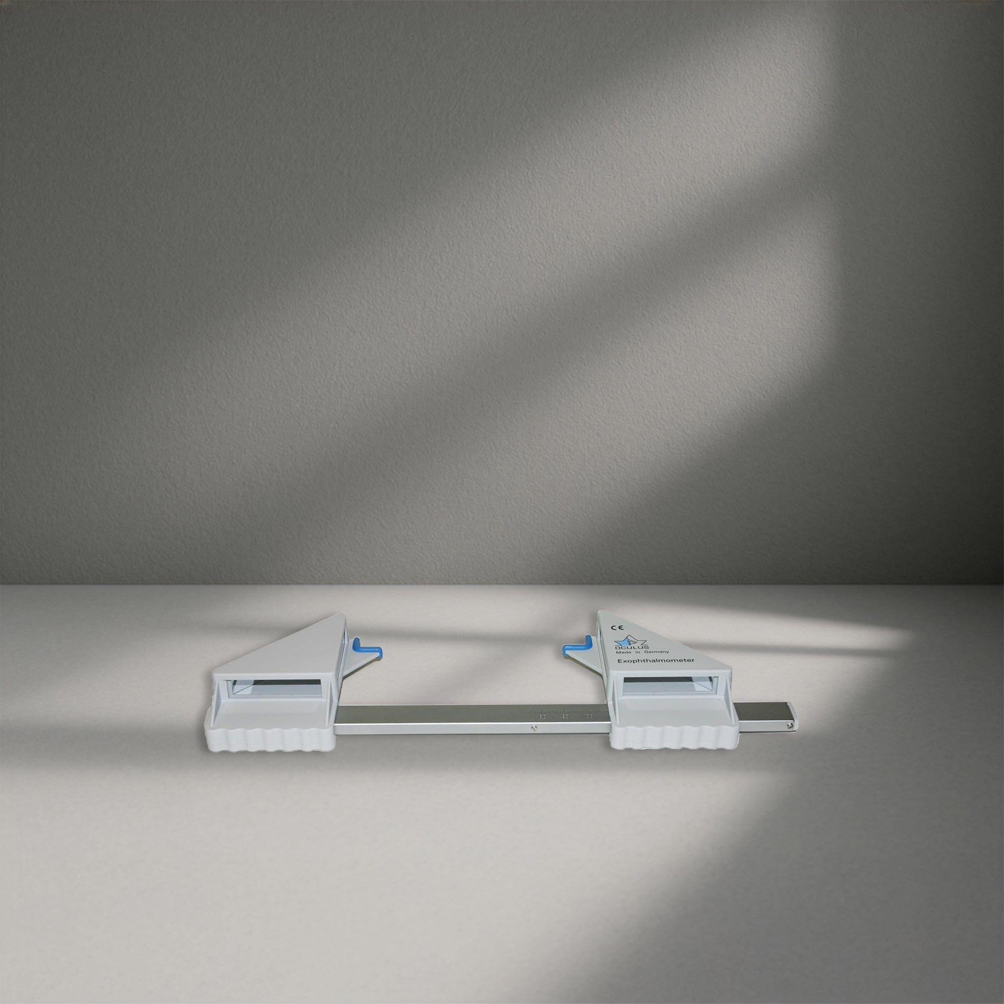 Oculus Diagnostic Aids Exophthalmometer: Hertel Lightweight